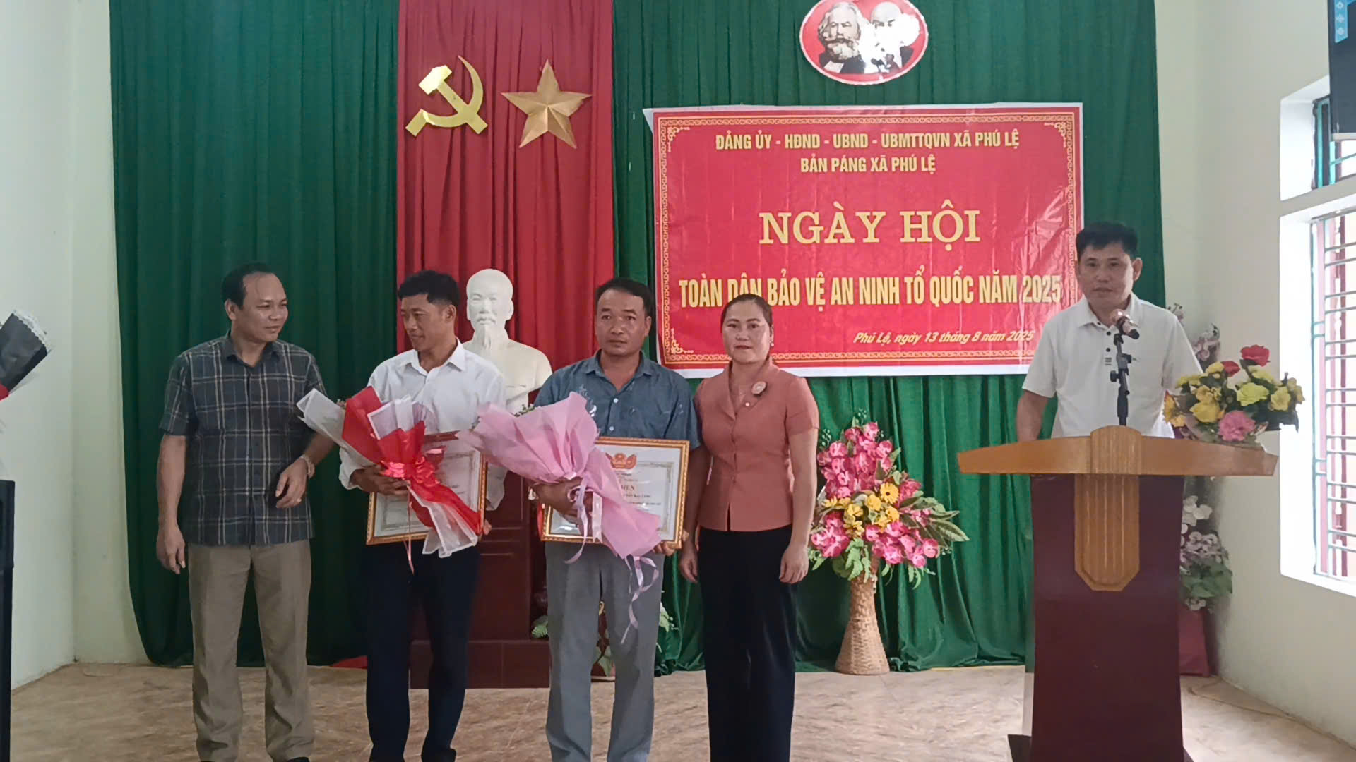 Anh-tin-bai